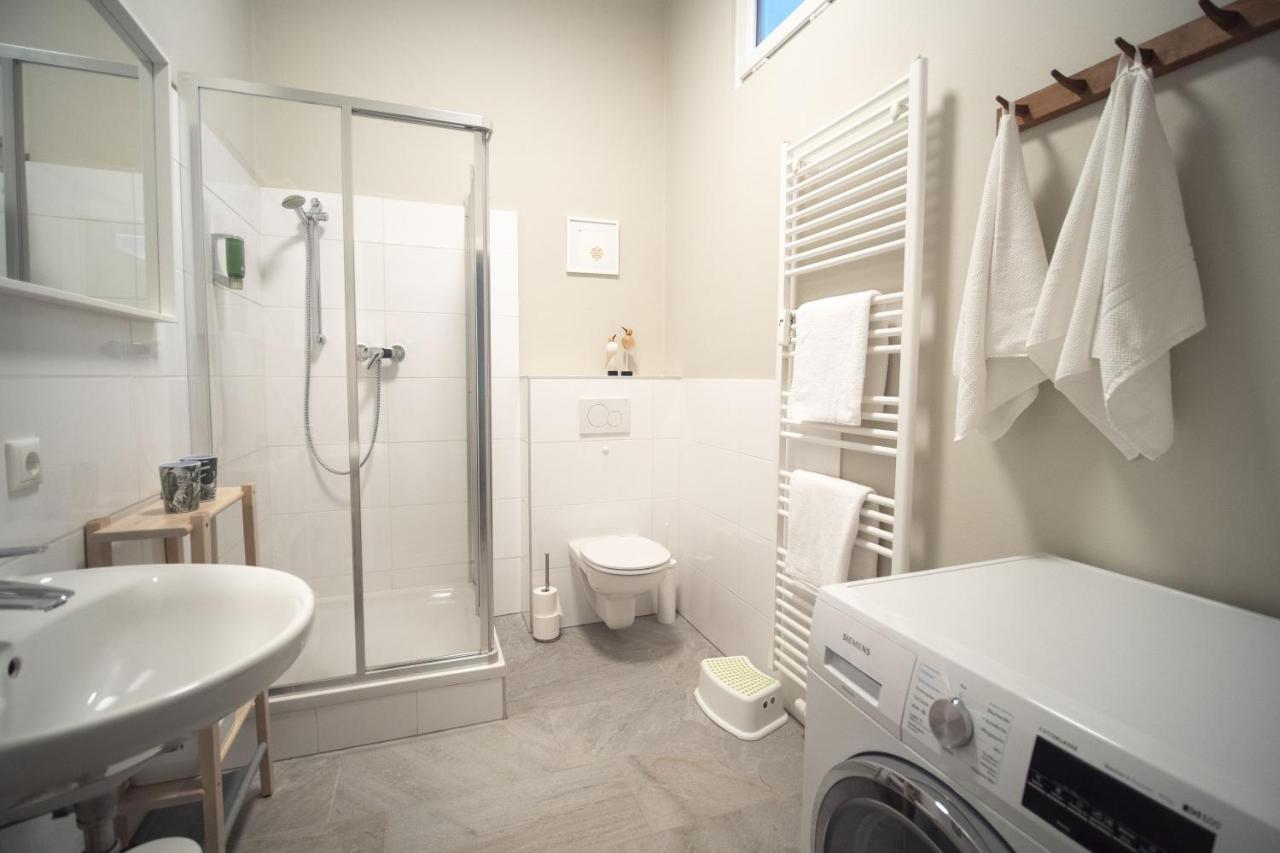 White Flat By Grazrentals With Cool Location & Free Parking Exterior foto
