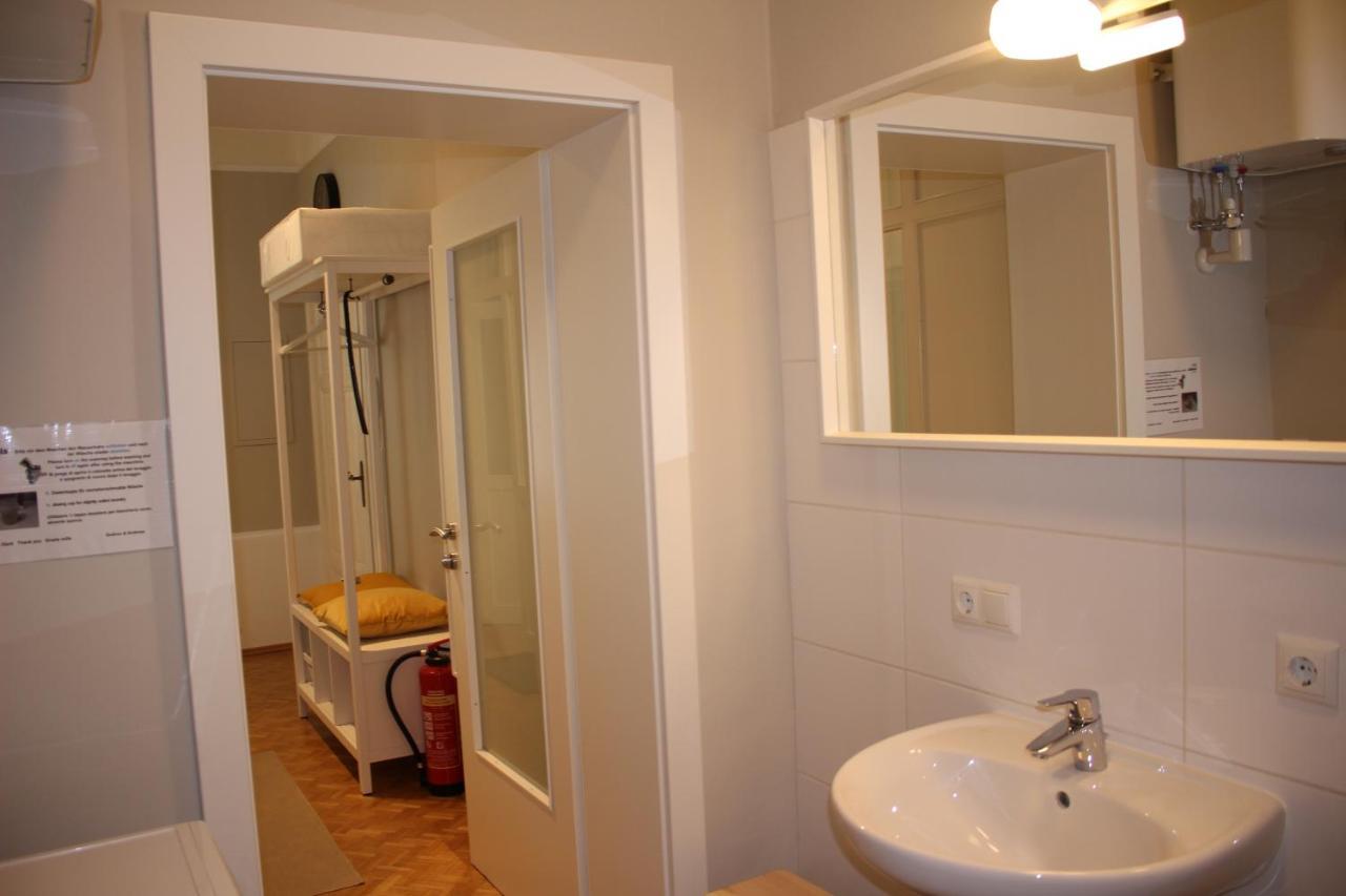 White Flat By Grazrentals With Cool Location & Free Parking Exterior foto